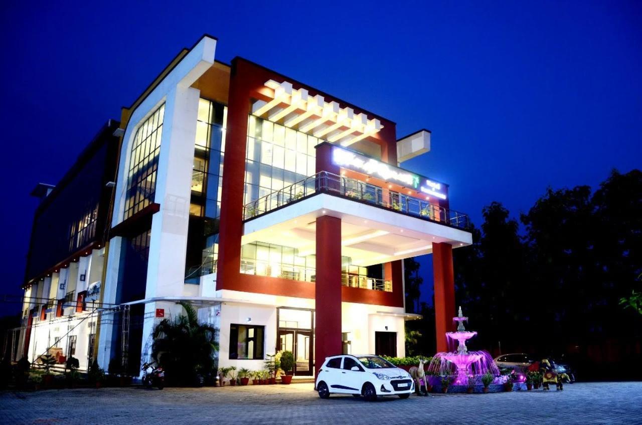 Taraji Resort Ayodhya Exterior photo